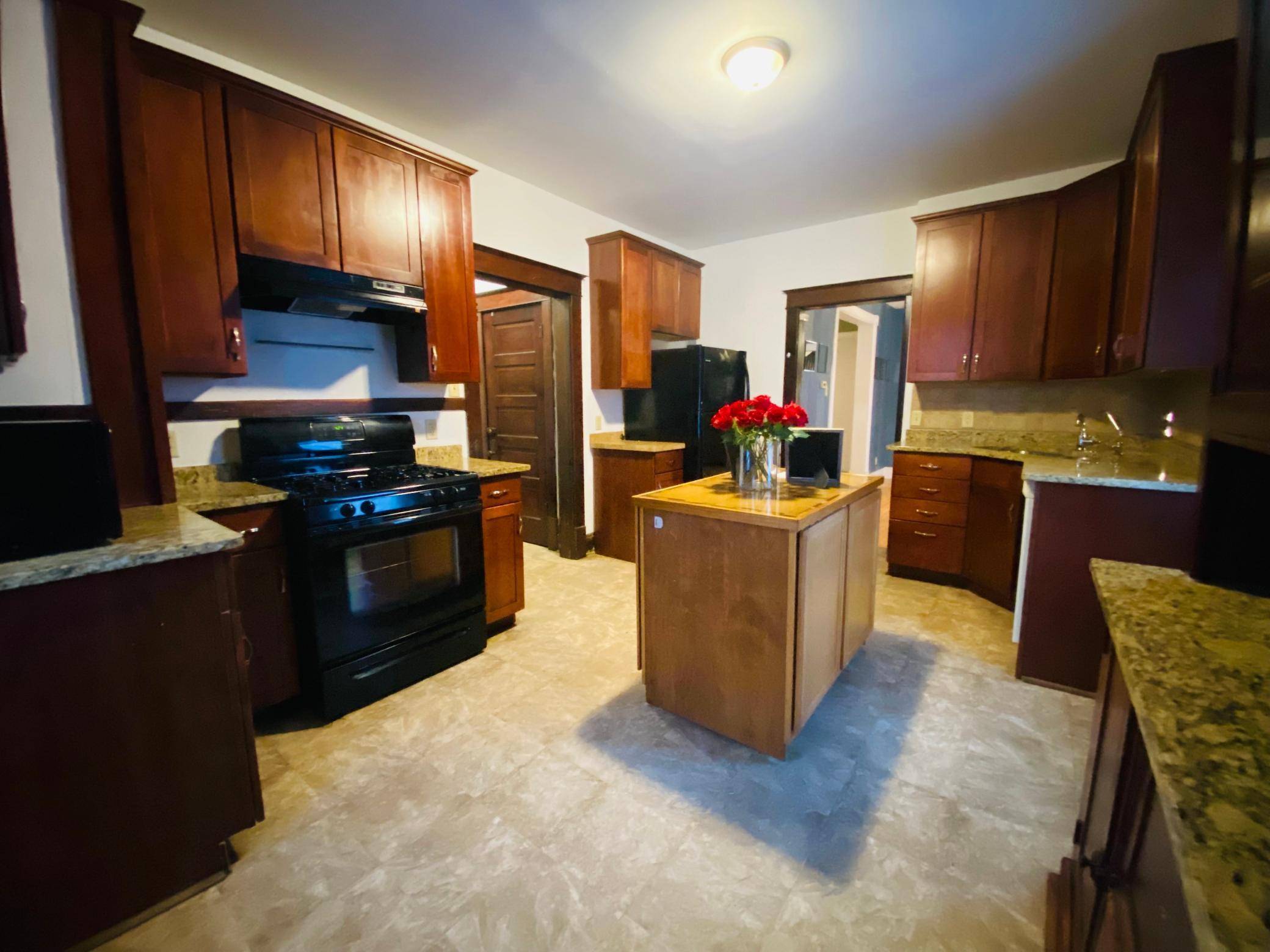 607 Topping ST, Saint Paul, MN 55103