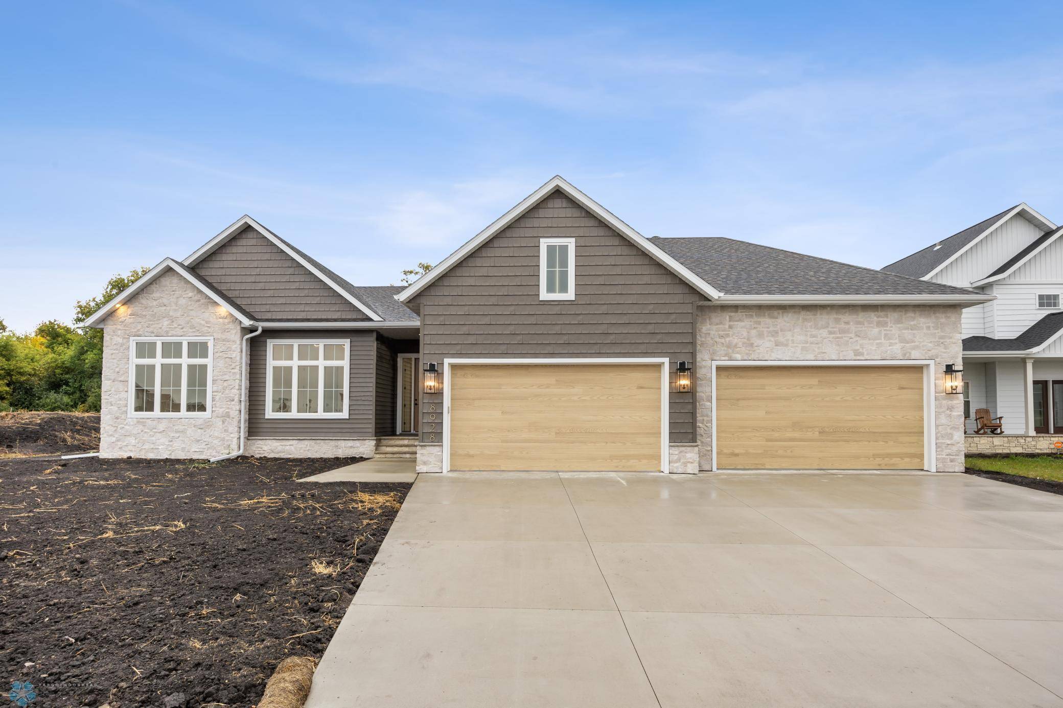5541 31st ST S, Fargo, ND 58104