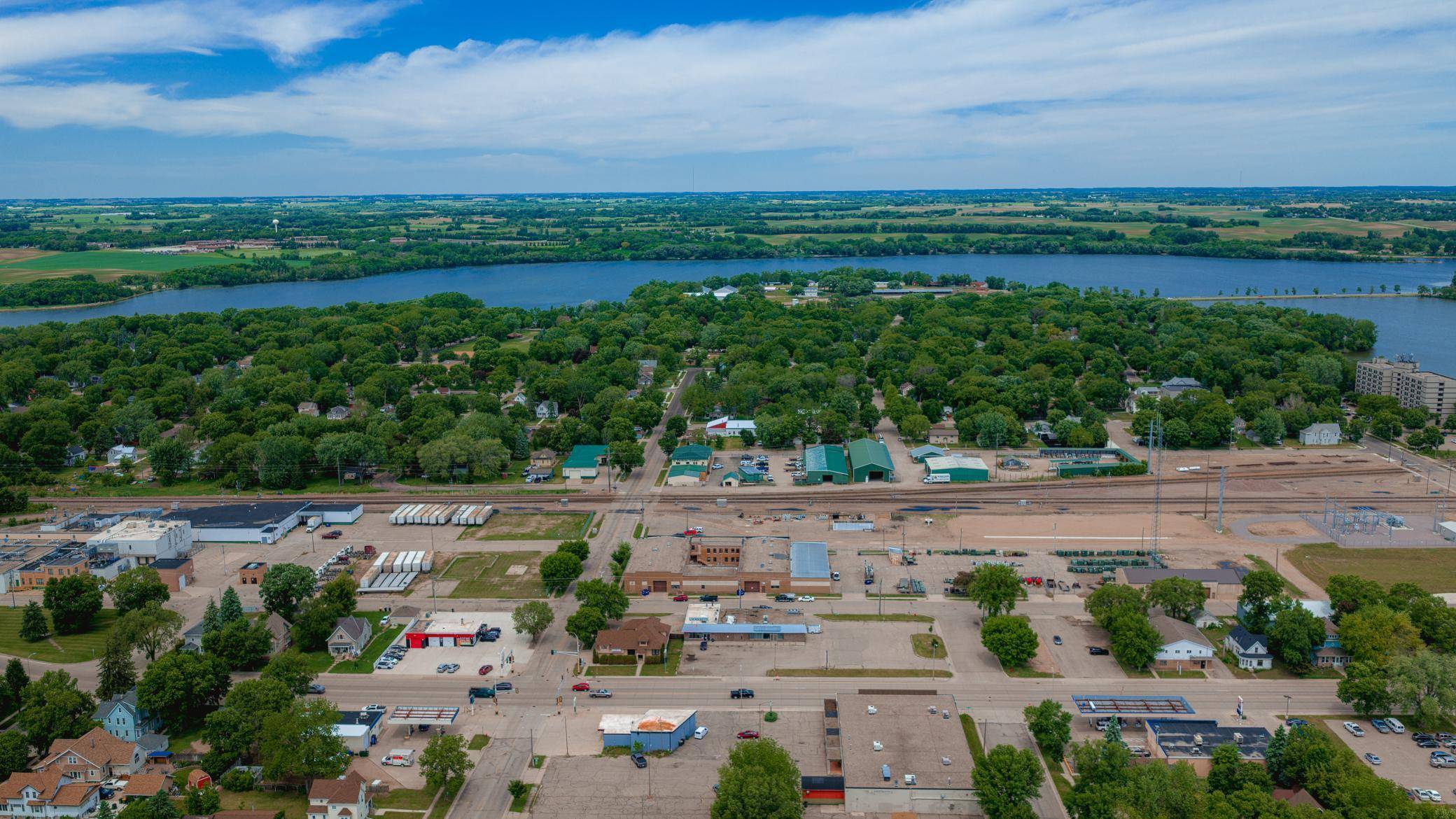 916 Litchfield AVE SW, Willmar, MN 56201