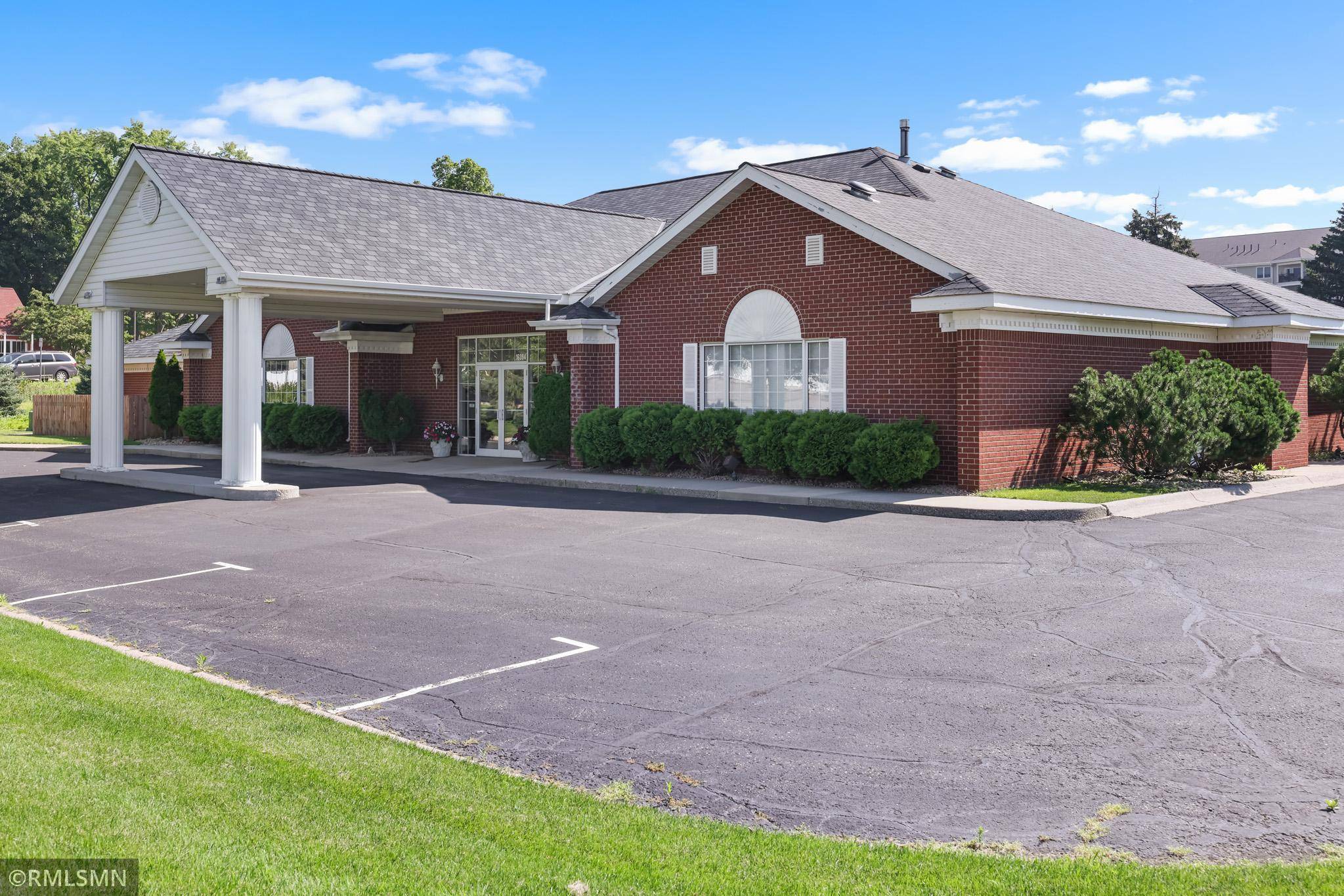 16394 Glory LN, Eden Prairie, MN 55344