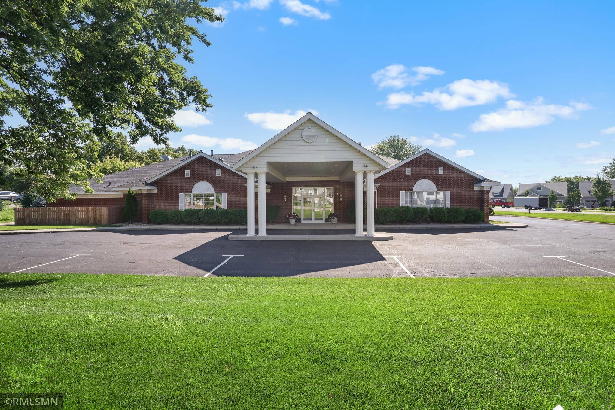 16394 Glory LN, Eden Prairie, MN 55344