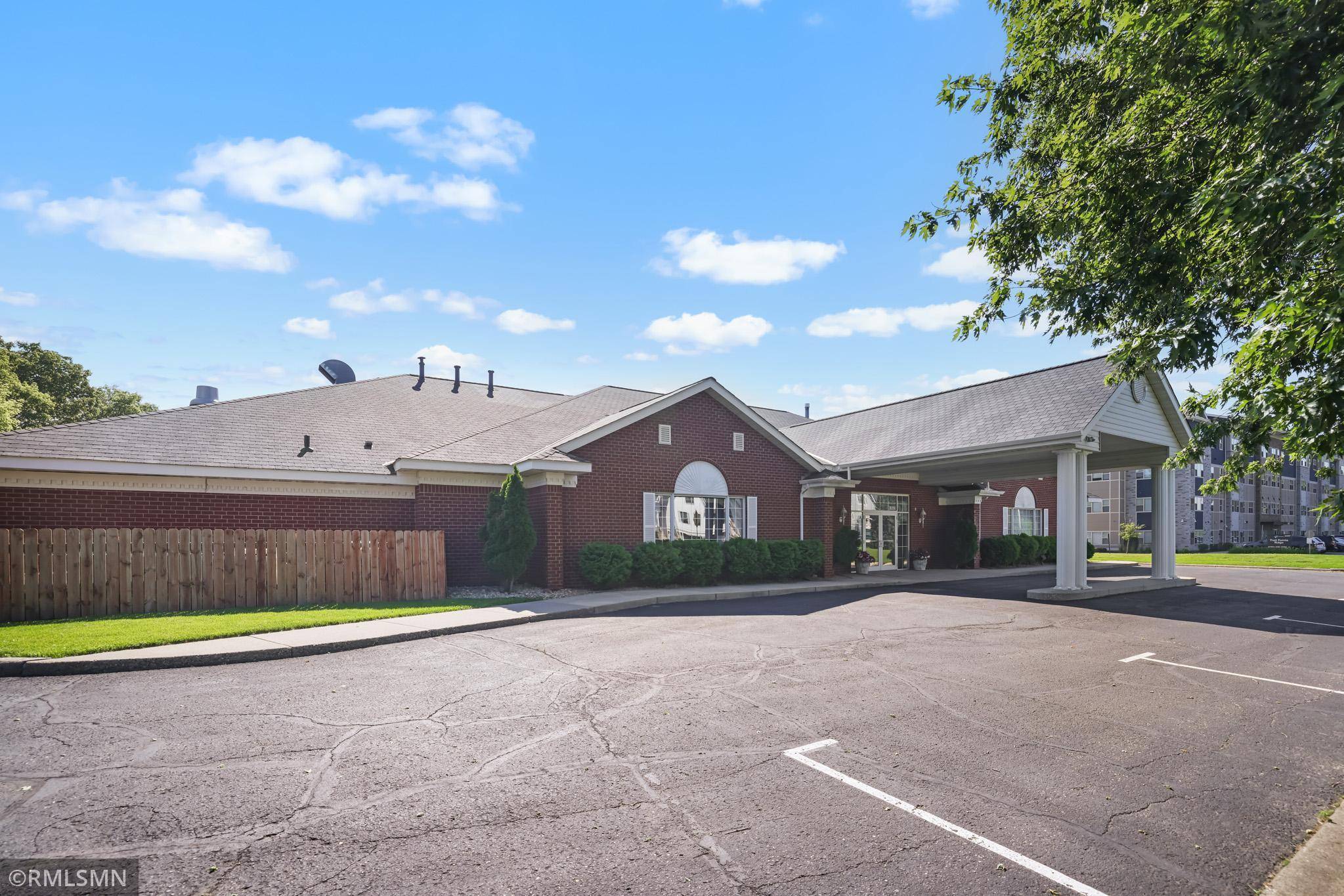 16394 Glory LN, Eden Prairie, MN 55344