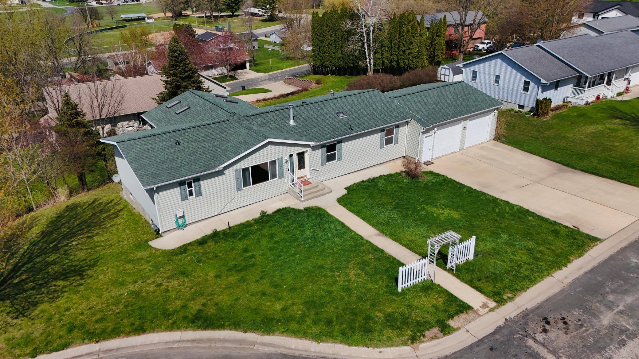 327 Parkside DR SE, Preston, MN 55965