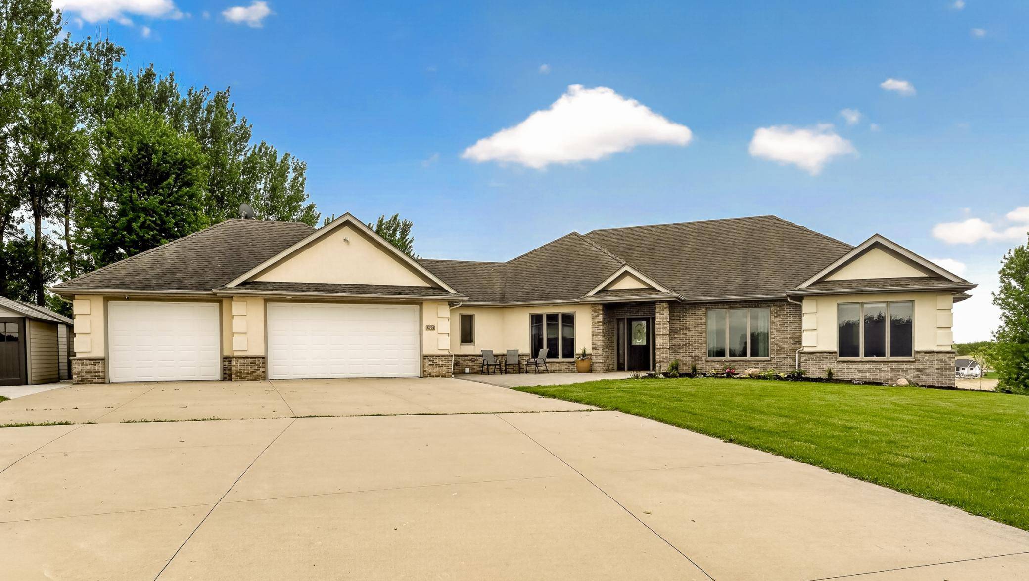 8594 Gossman LN NW, Rochester, MN 55901