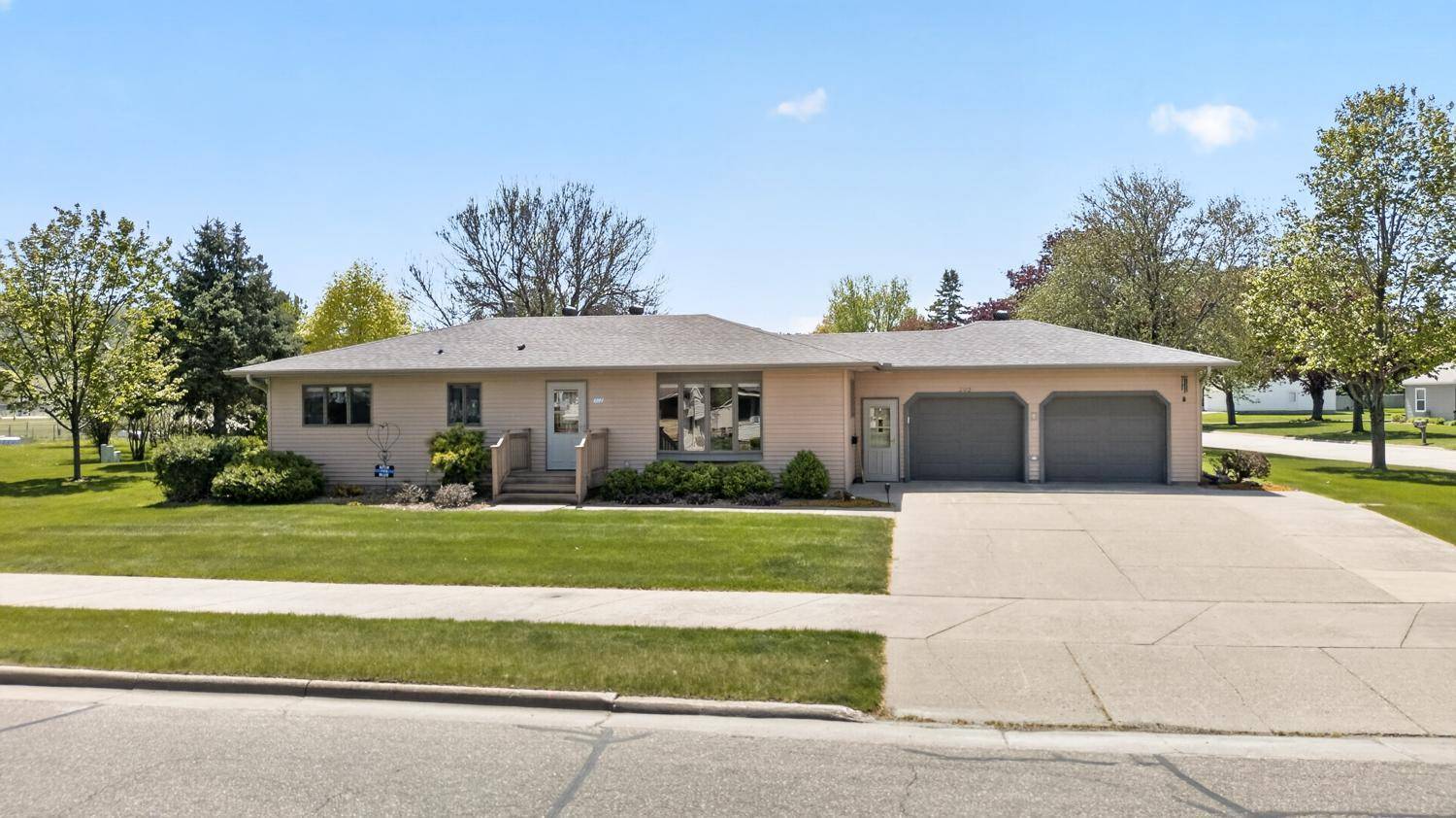 302 Cross ST, Lake City, MN 55041