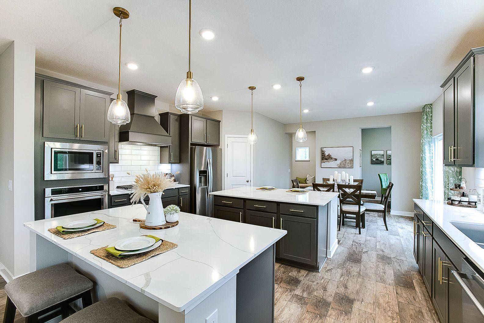 1634 Oak Creek DR, Chaska, MN 55318