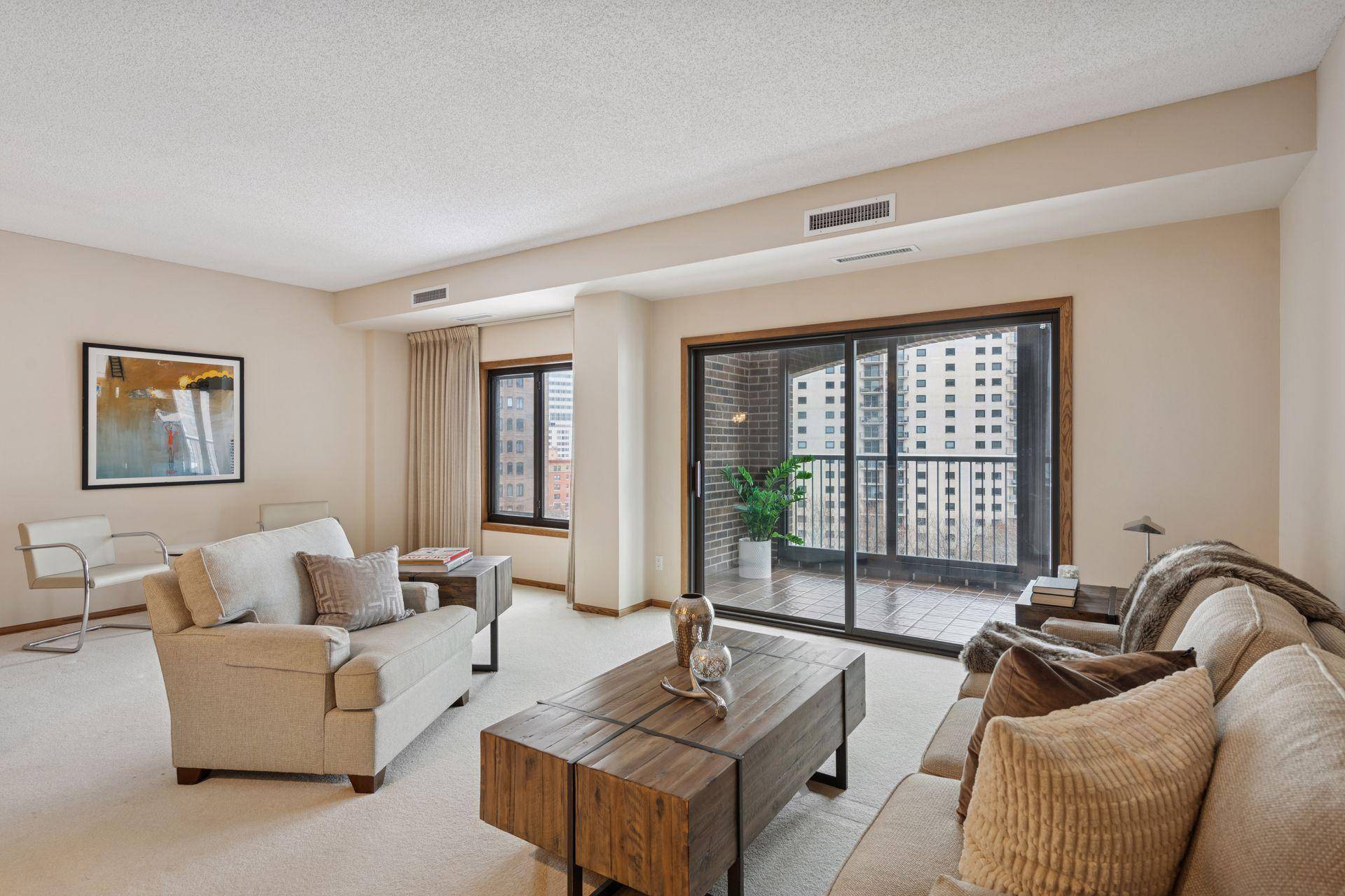 1235 Yale PL #908, Minneapolis, MN 55403
