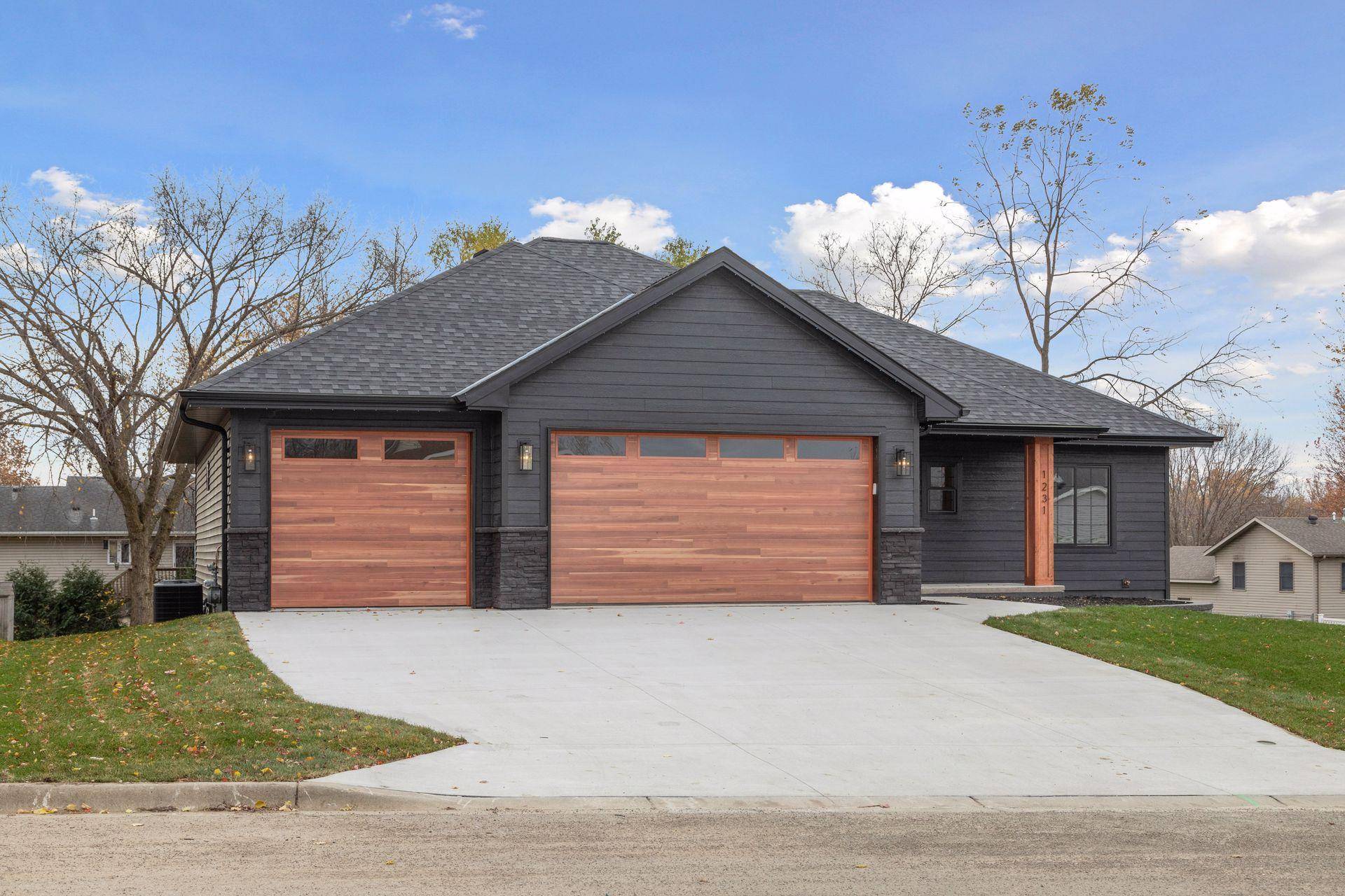 1227 Bellflower LN, Owatonna, MN 55060