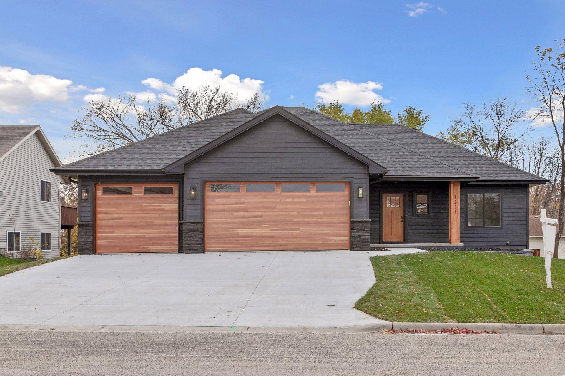 1270 Bellflower LN, Owatonna, MN 55060