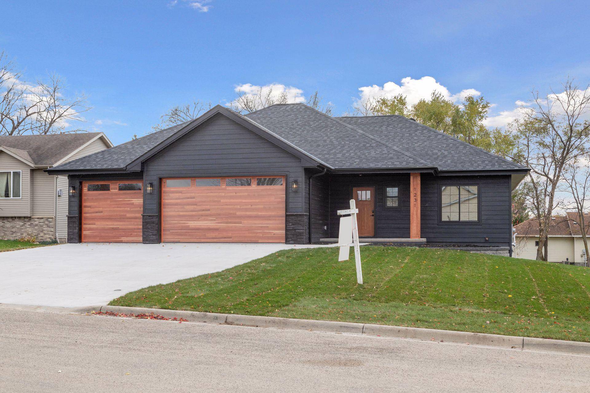 1270 Bellflower LN, Owatonna, MN 55060