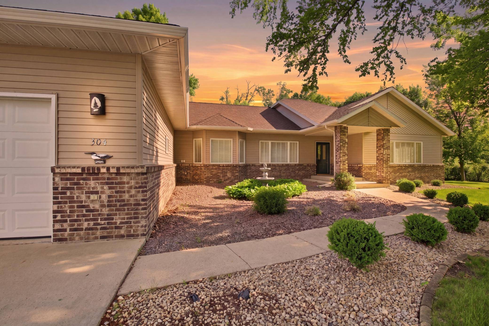 304 Lynsee LN, Montevideo, MN 56265
