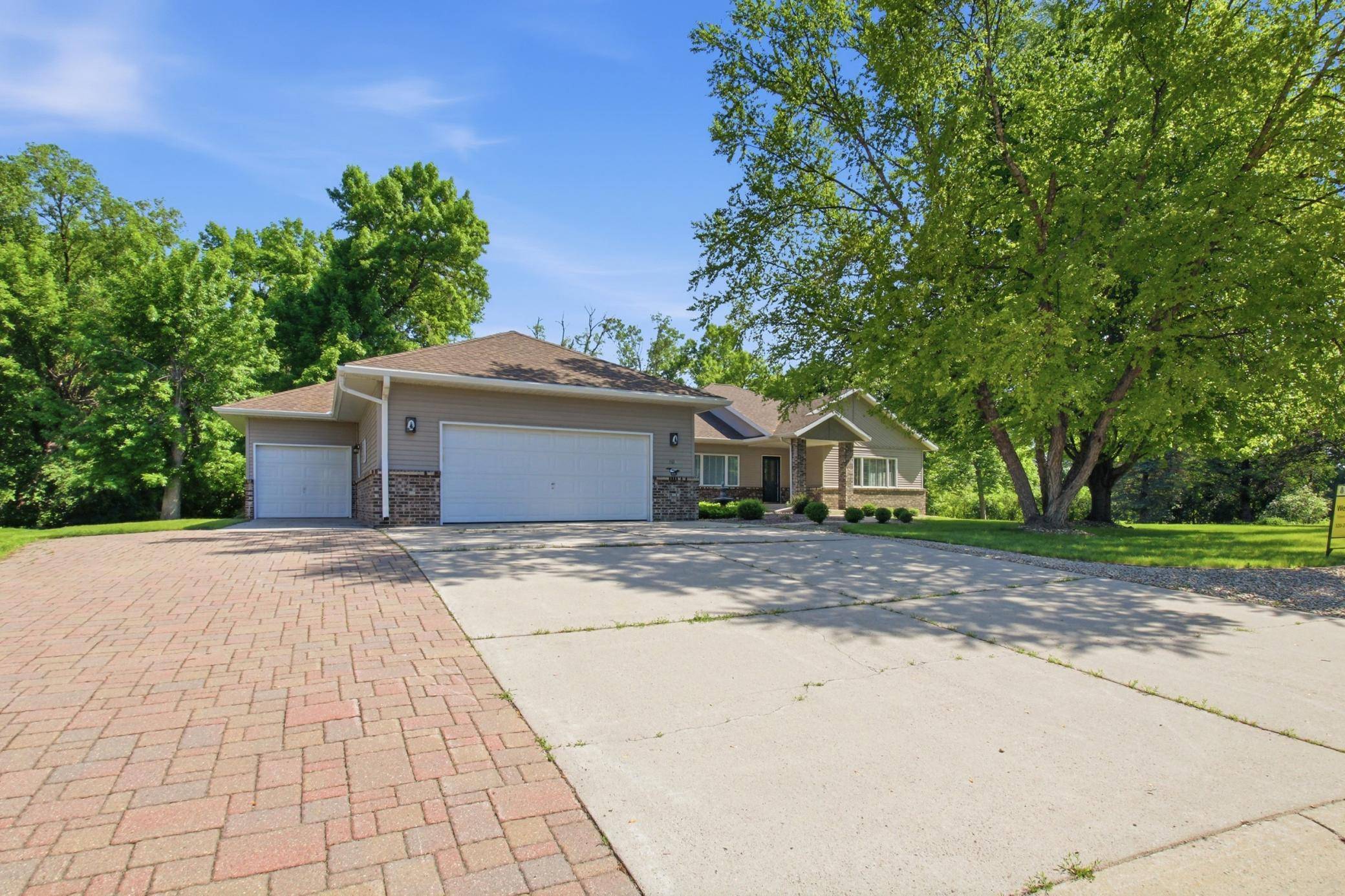 304 Lynsee LN, Montevideo, MN 56265