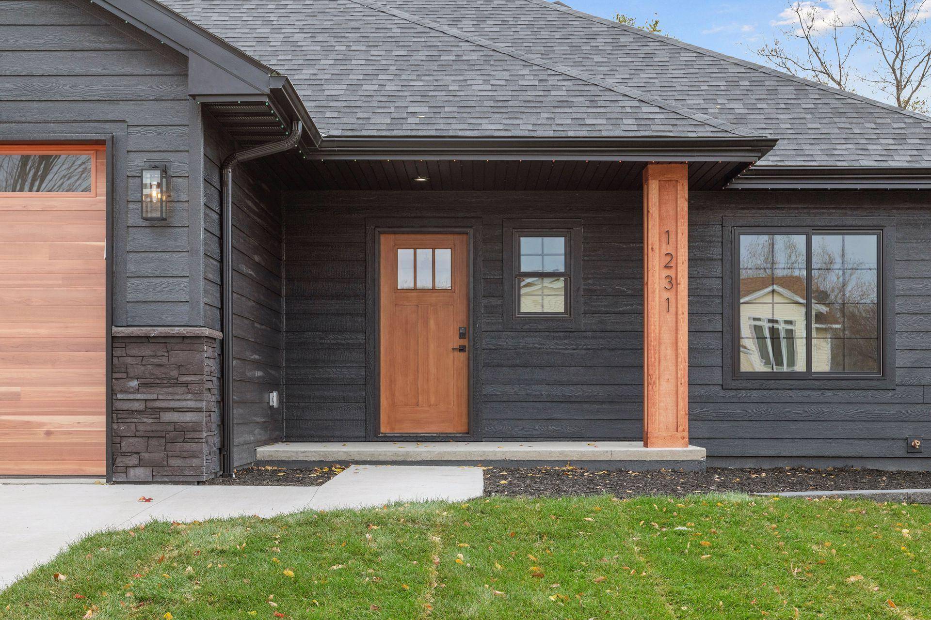802 Dutton DR, Ellendale, MN 56026