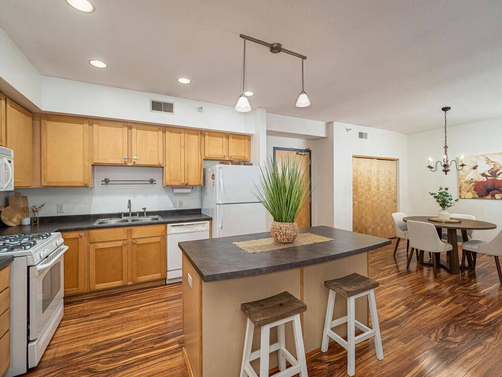 2900 11th AVE S #413, Minneapolis, MN 55407