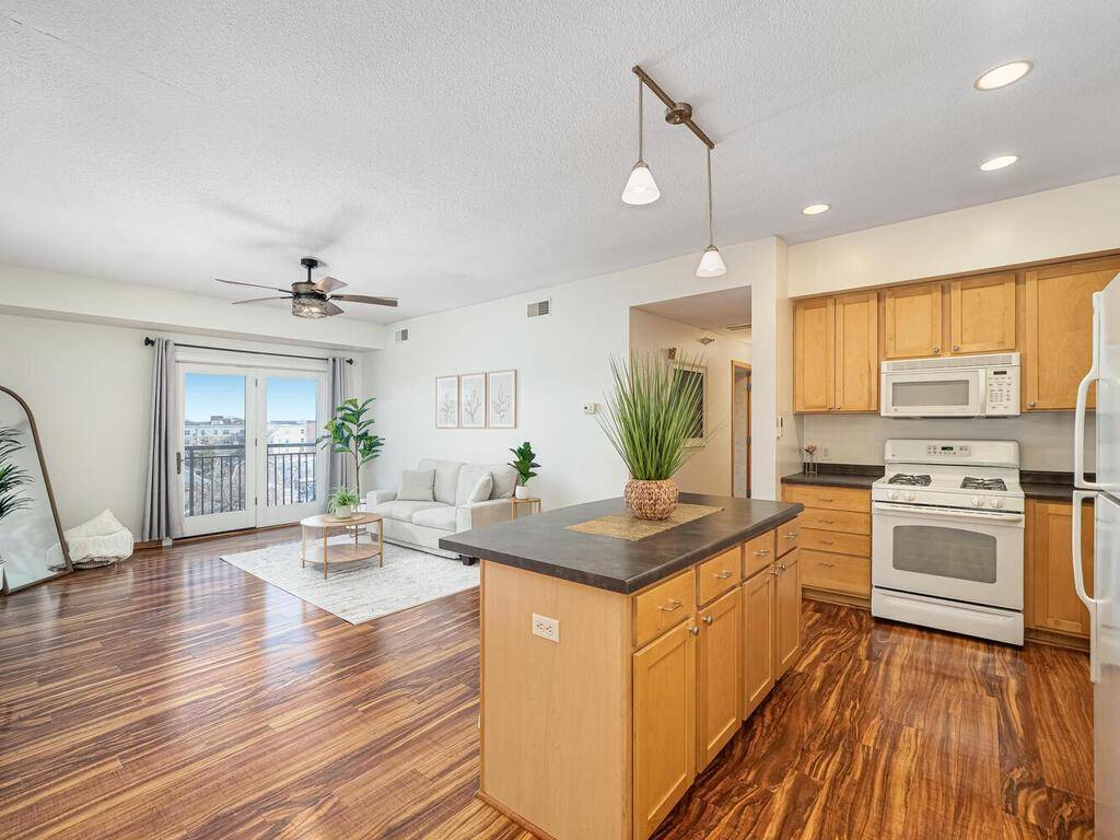 2900 11th AVE S #413, Minneapolis, MN 55407