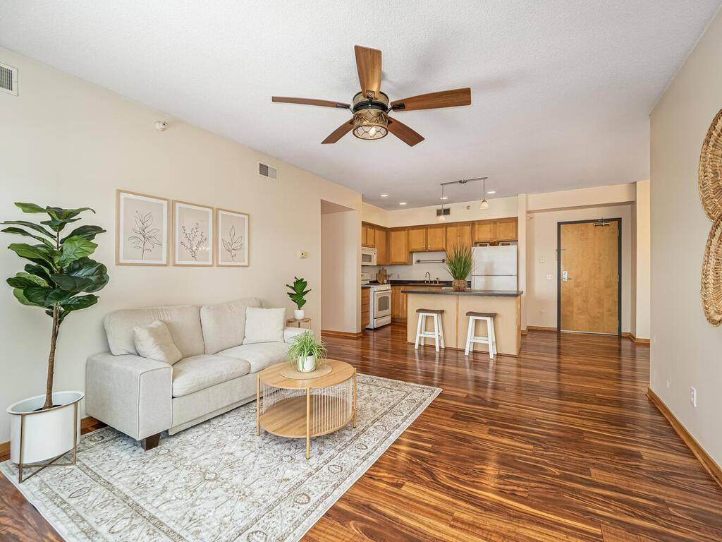2900 11th AVE S #413, Minneapolis, MN 55407