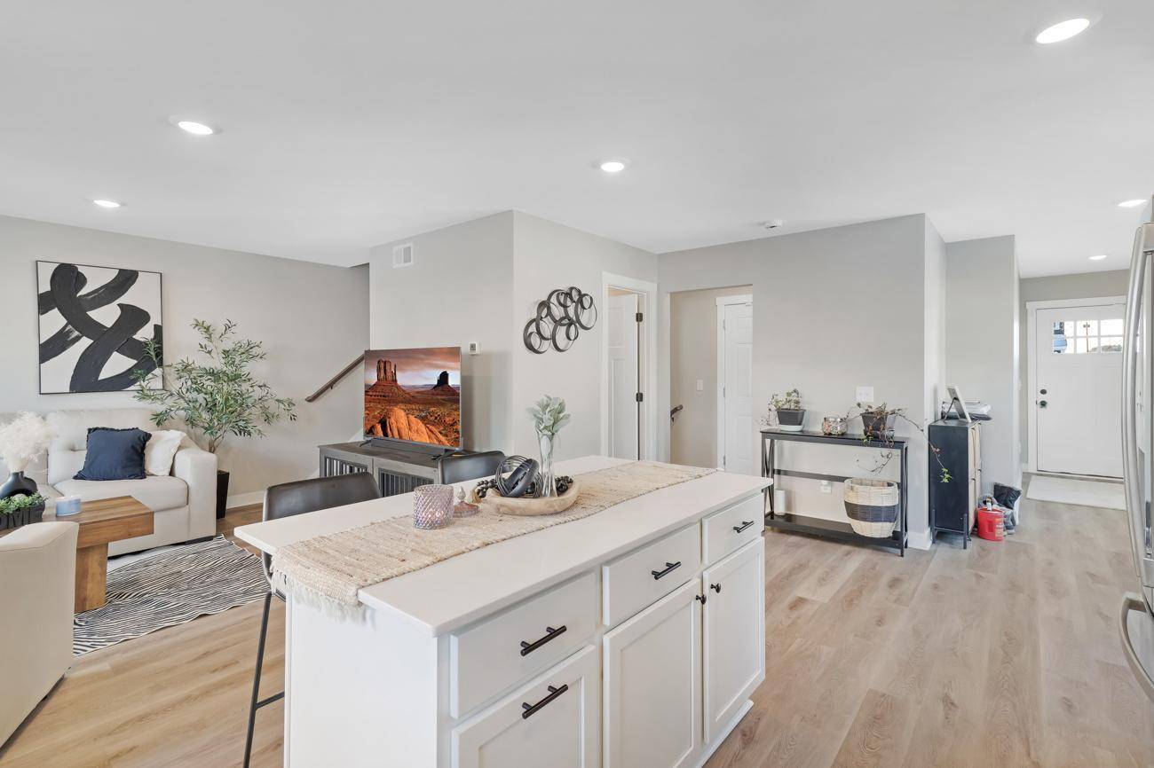 8851 Granite CT, Woodbury, MN 55129
