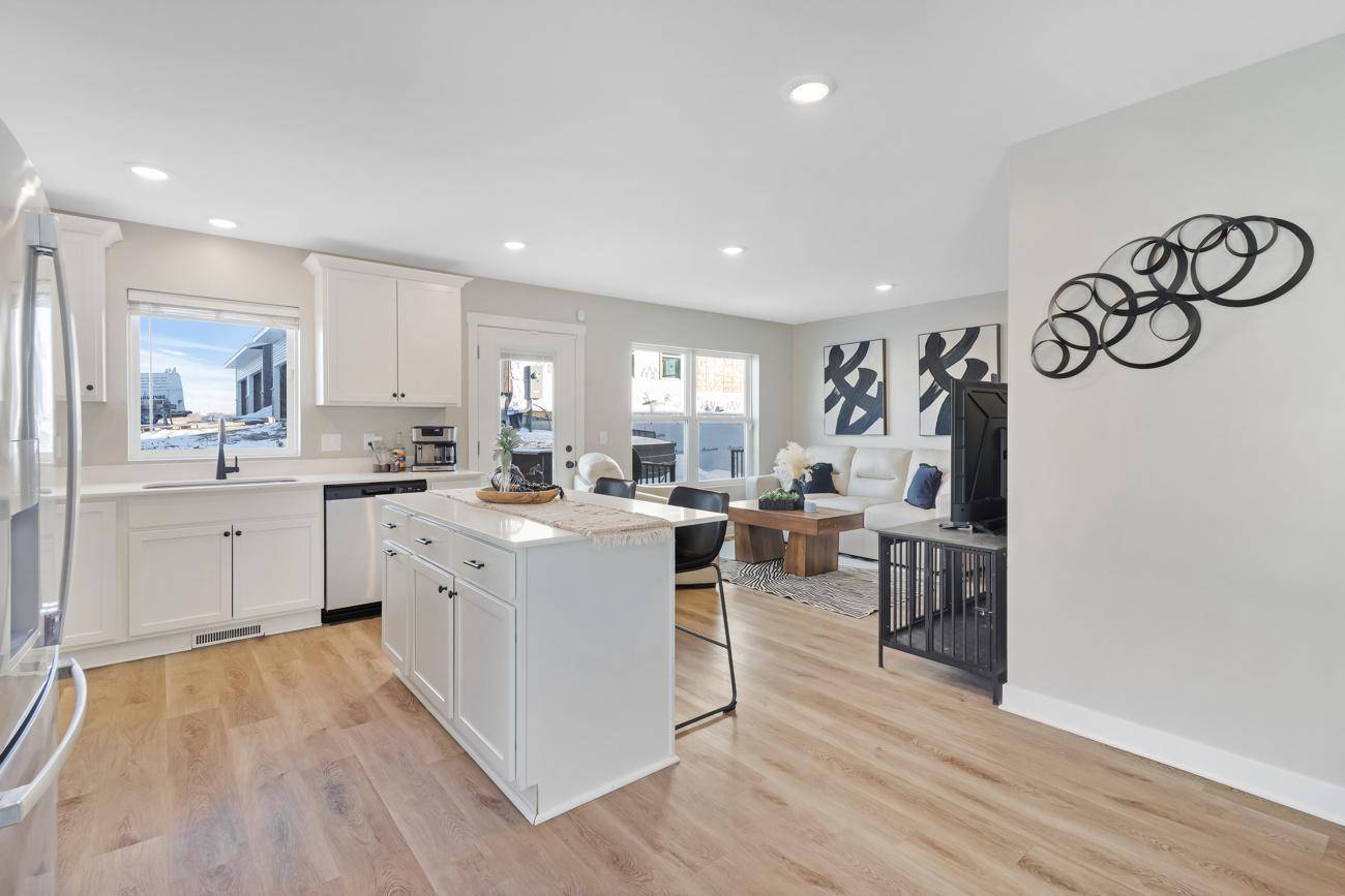 8851 Granite CT, Woodbury, MN 55129