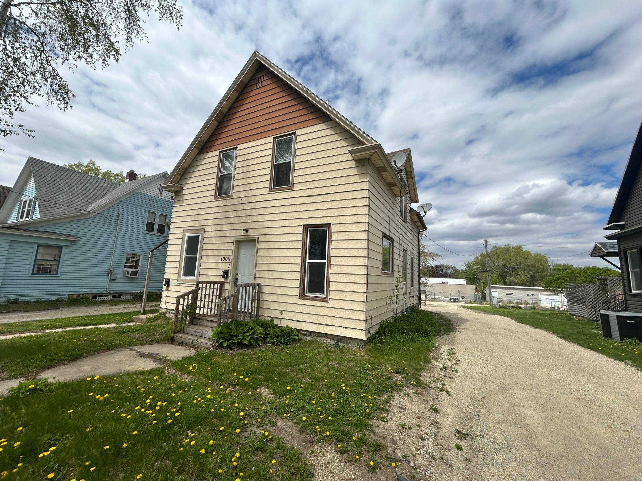 1009 E Center ST, Rochester, MN 55904