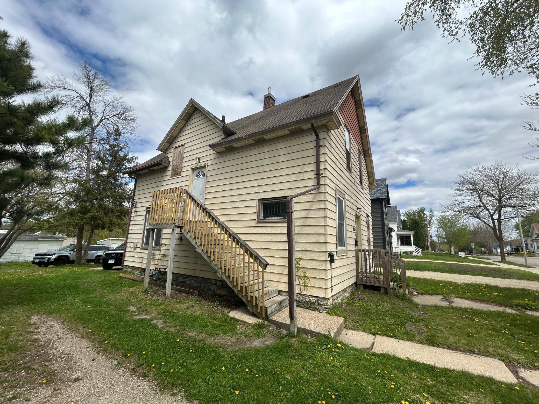 1009 E Center ST, Rochester, MN 55904