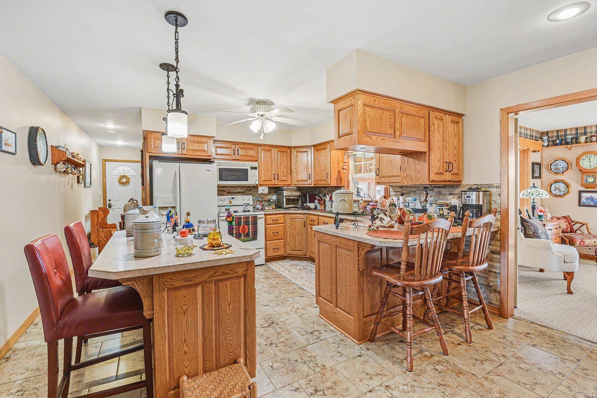 417 S Fairview DR, Luverne, MN 56156
