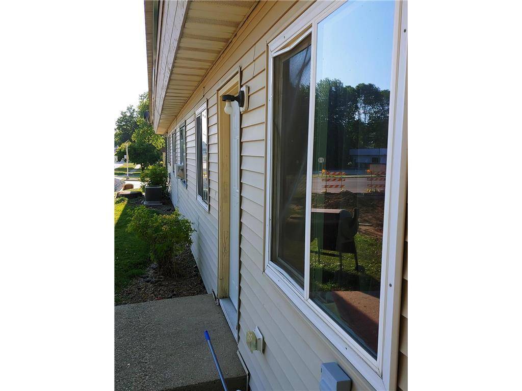 905 E 5th ST, Blue Earth, MN 56013