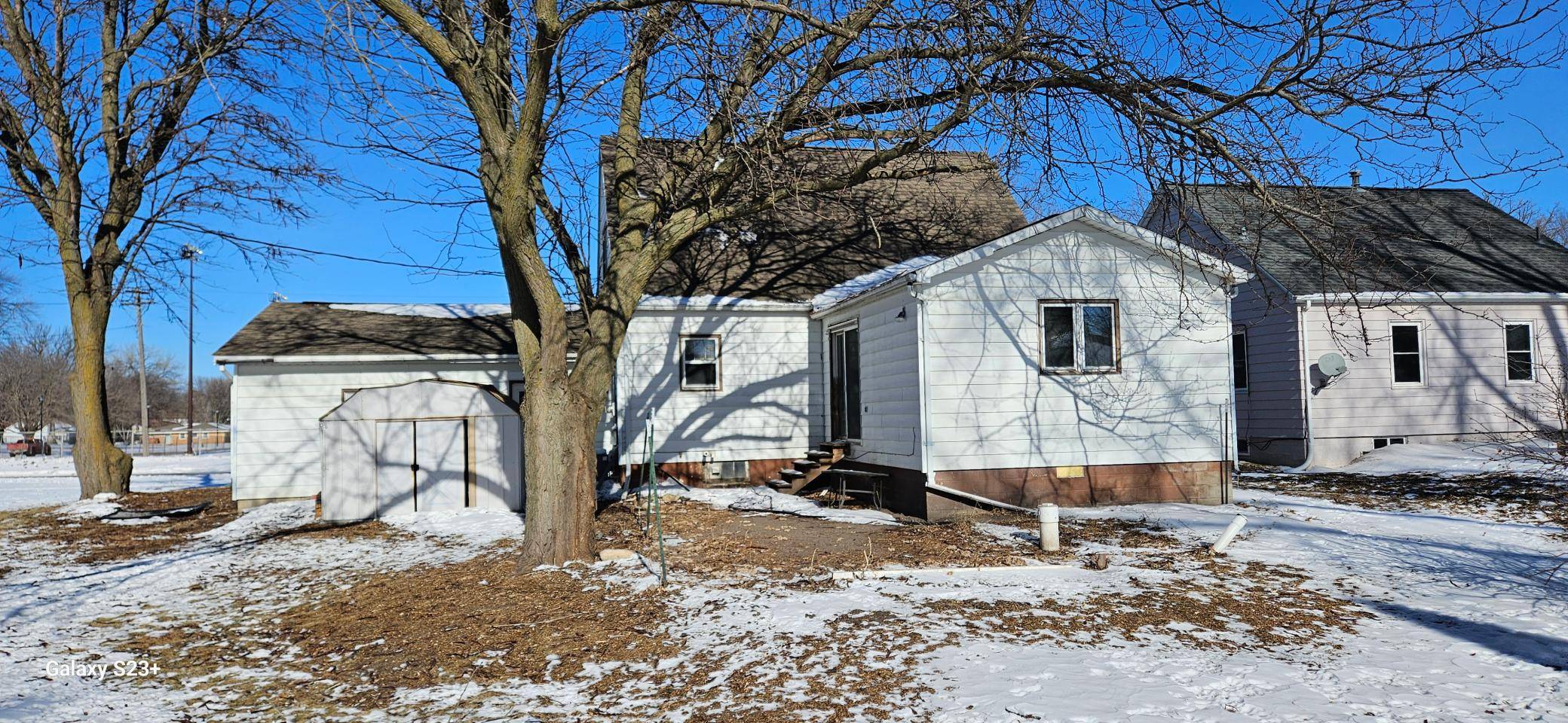 384 5th ST SW, Wells, MN 56097