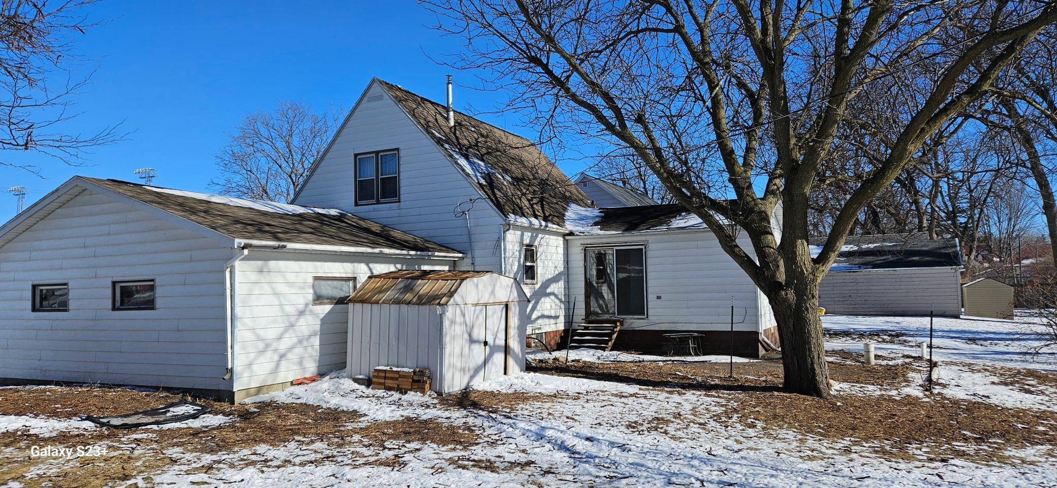 384 5th ST SW, Wells, MN 56097