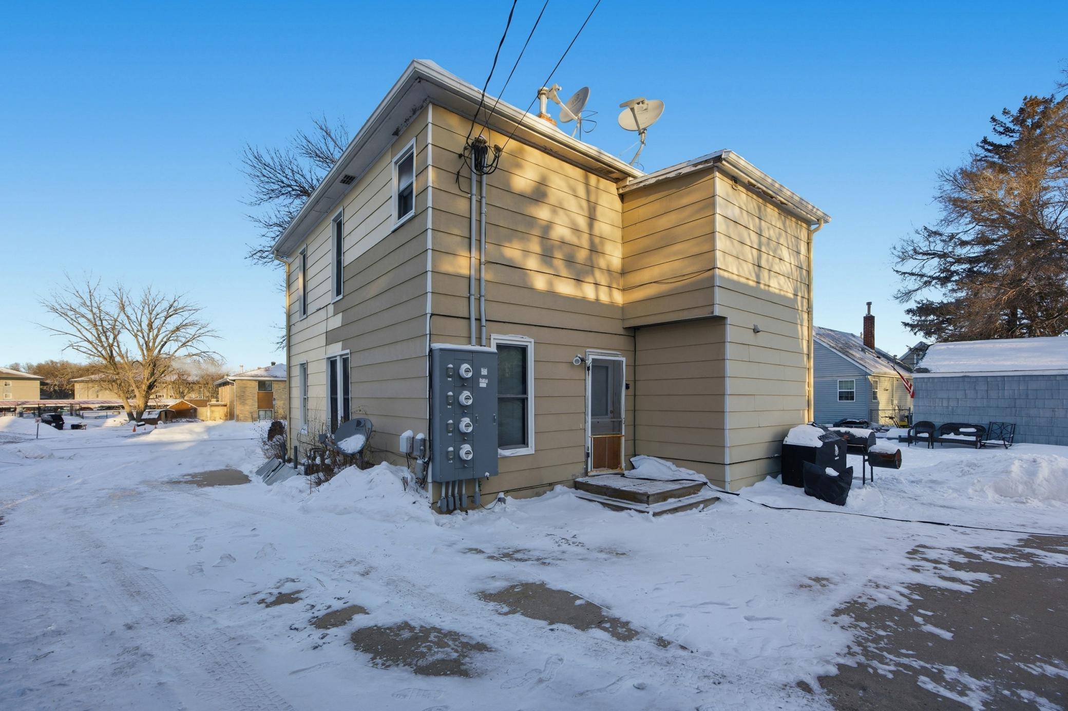 702 21st ST S, Fargo, ND 58103