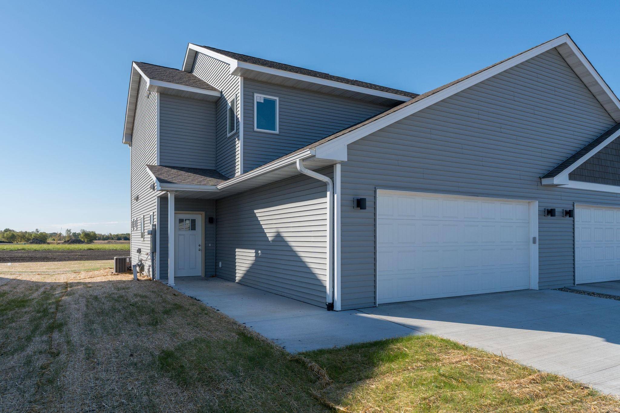 3129 & 3131 Noble DR, Mankato, MN 56001