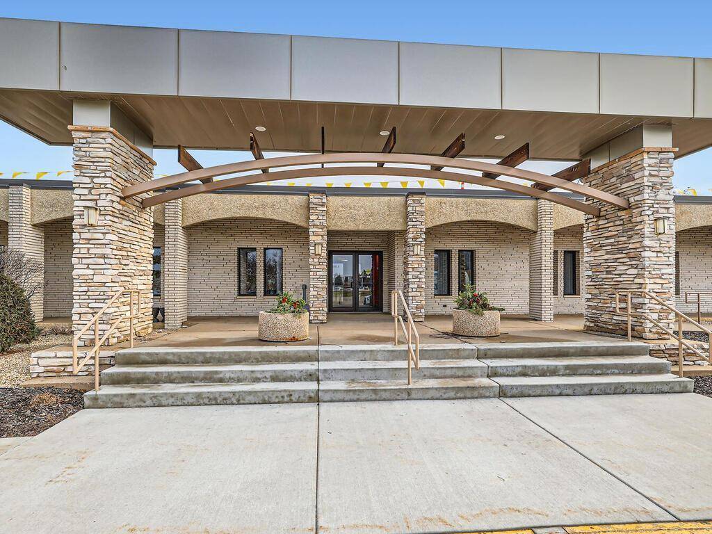 8053 E Bloomington FWY ##6, Bloomington, MN 55420