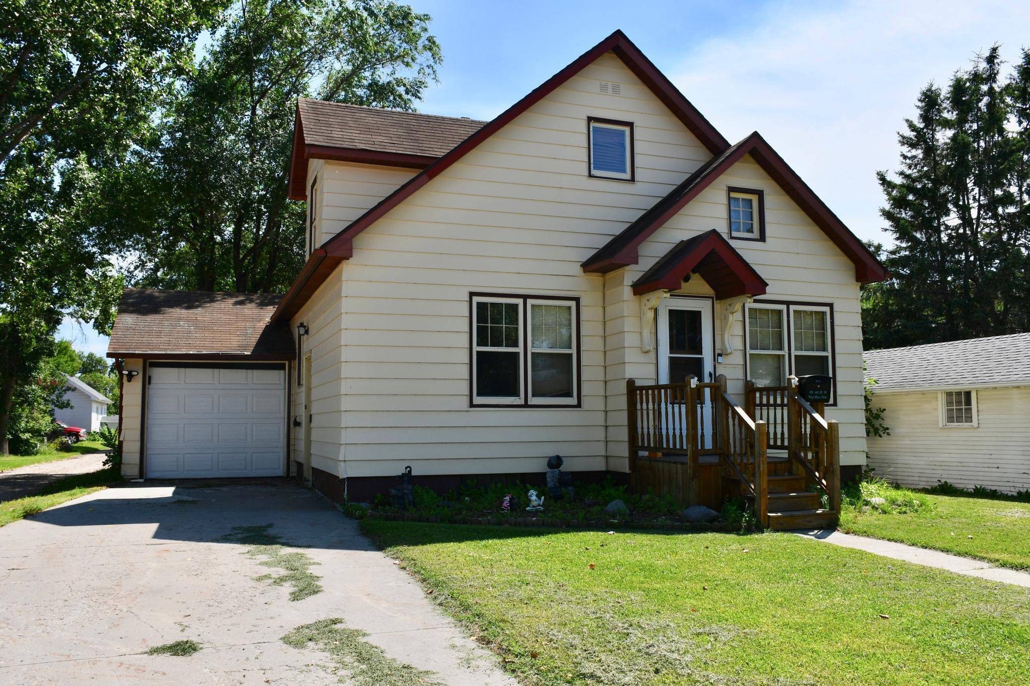 216 6th ST W, Thief River Falls, MN 56701