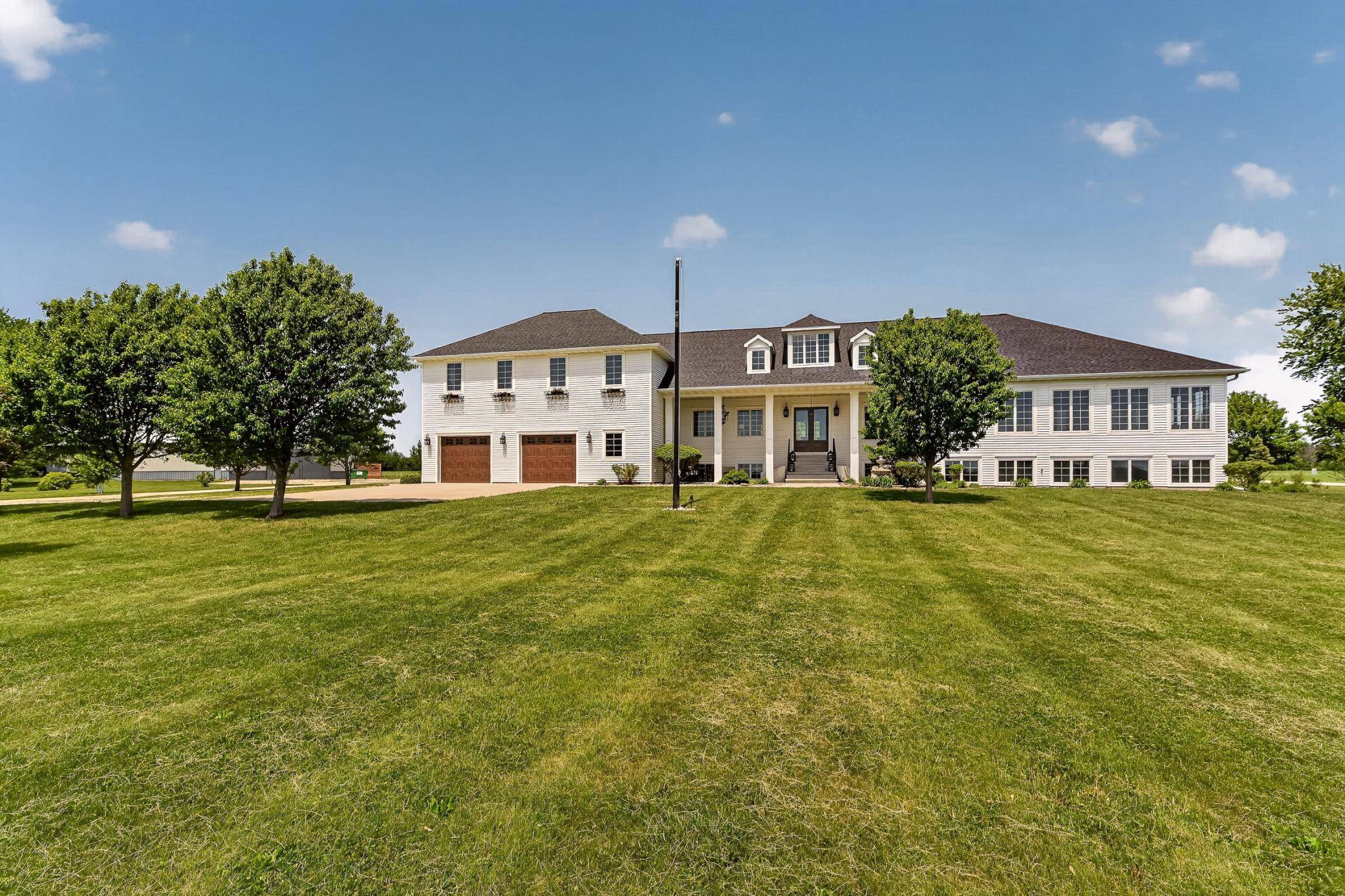 10951 County 8 RD SW, Stewartville, MN 55976