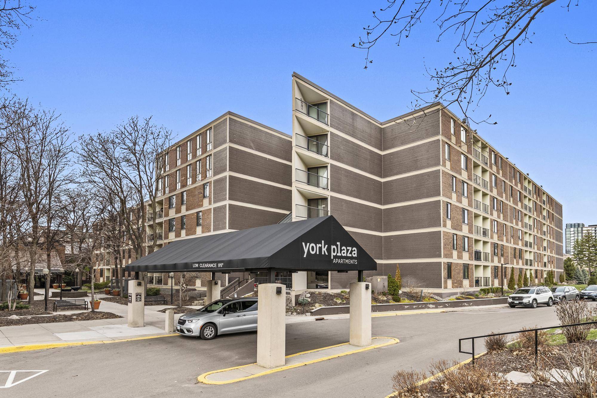 7200 York AVE S #220, Edina, MN 55435