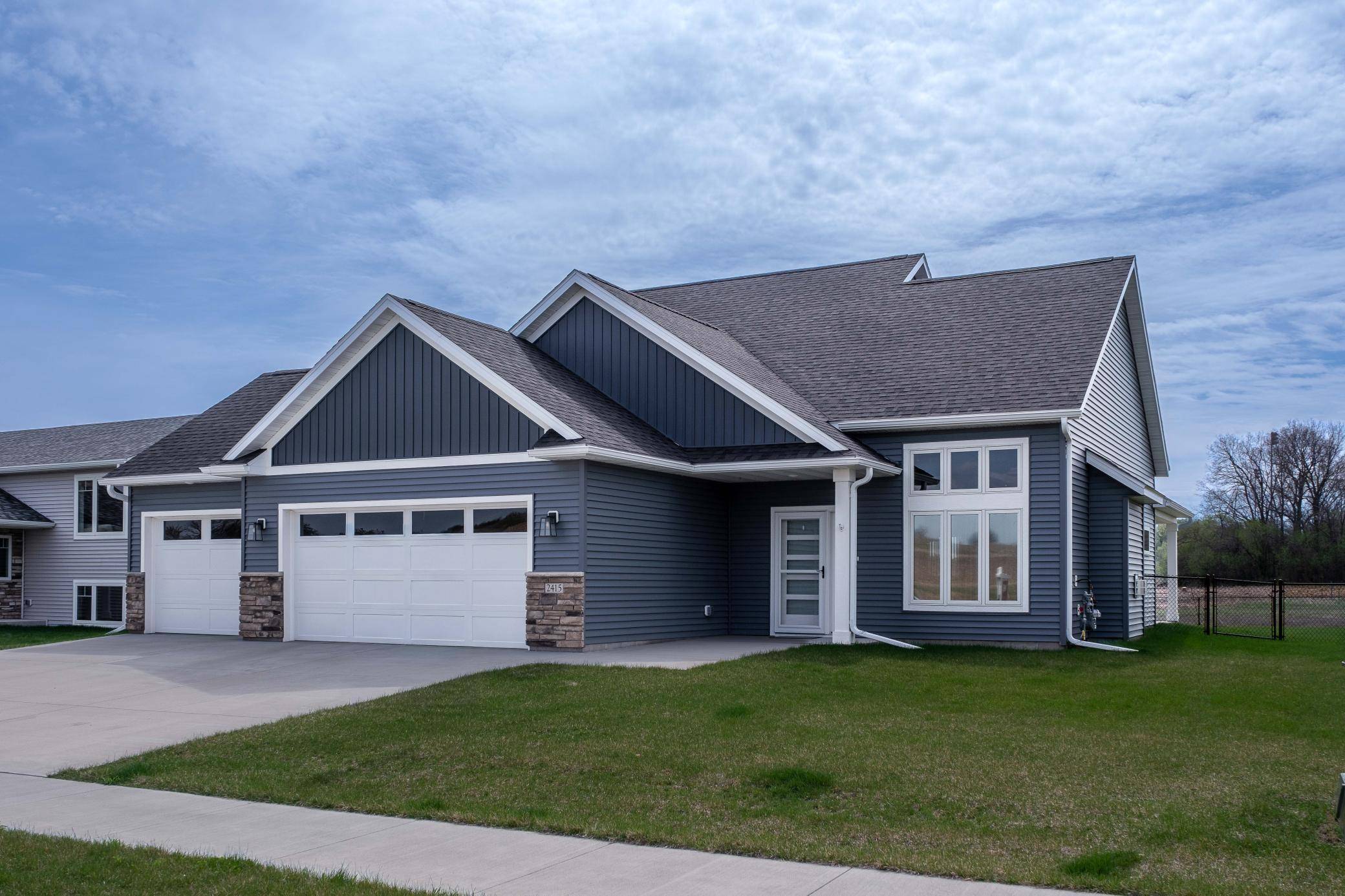 2415 Elk Run DR SE, Pine Island, MN 55963
