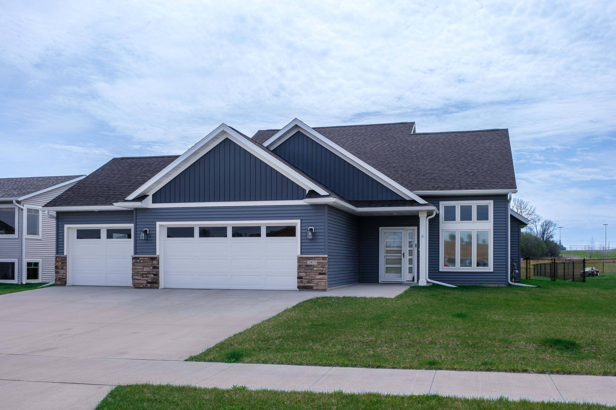 2415 Elk Run DR SE, Pine Island, MN 55963