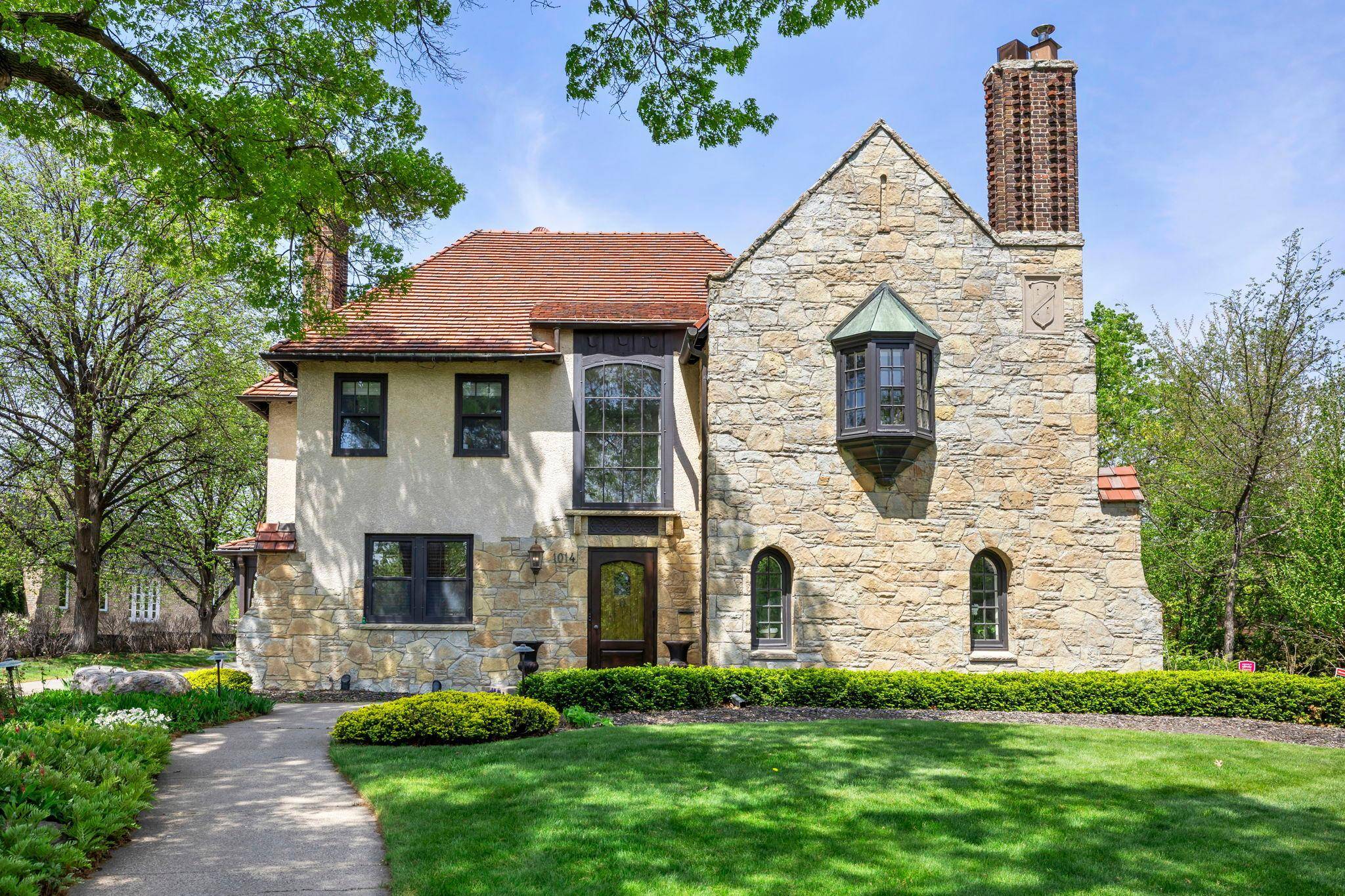 1014 Mount Curve AVE, Minneapolis, MN 55403