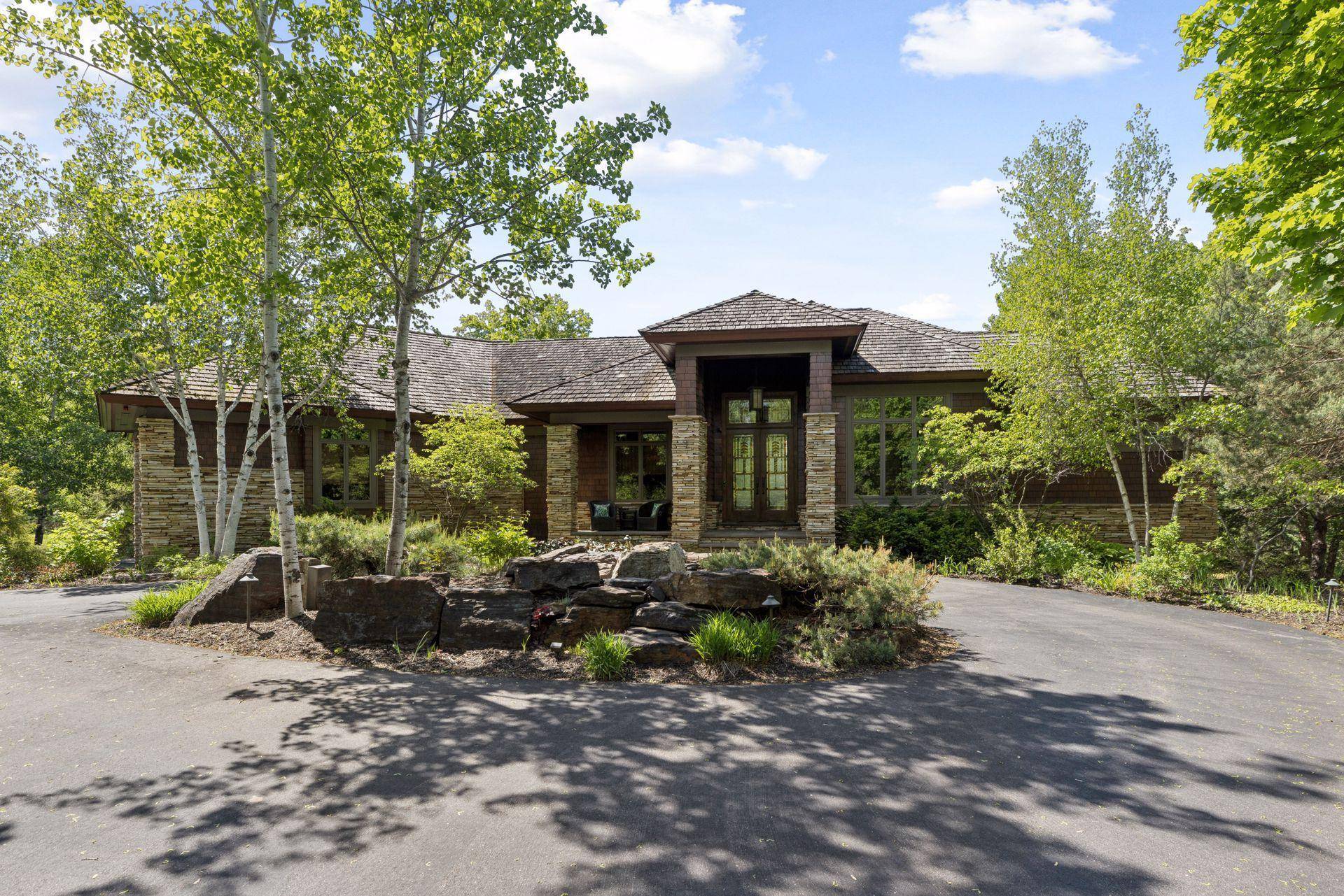 700 Hidden Creek TRL, Mendota Heights, MN 55118