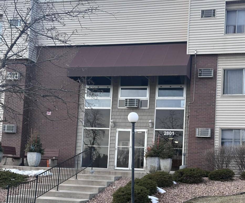 2801 Flag AVE N #102, New Hope, MN 55427