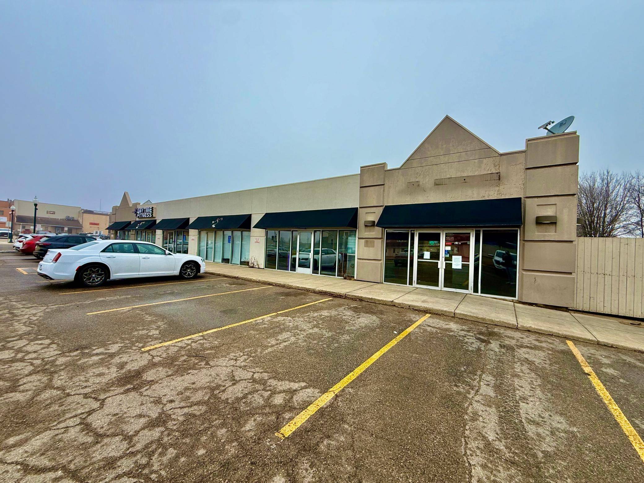 201 E College DR #D, Marshall, MN 56258