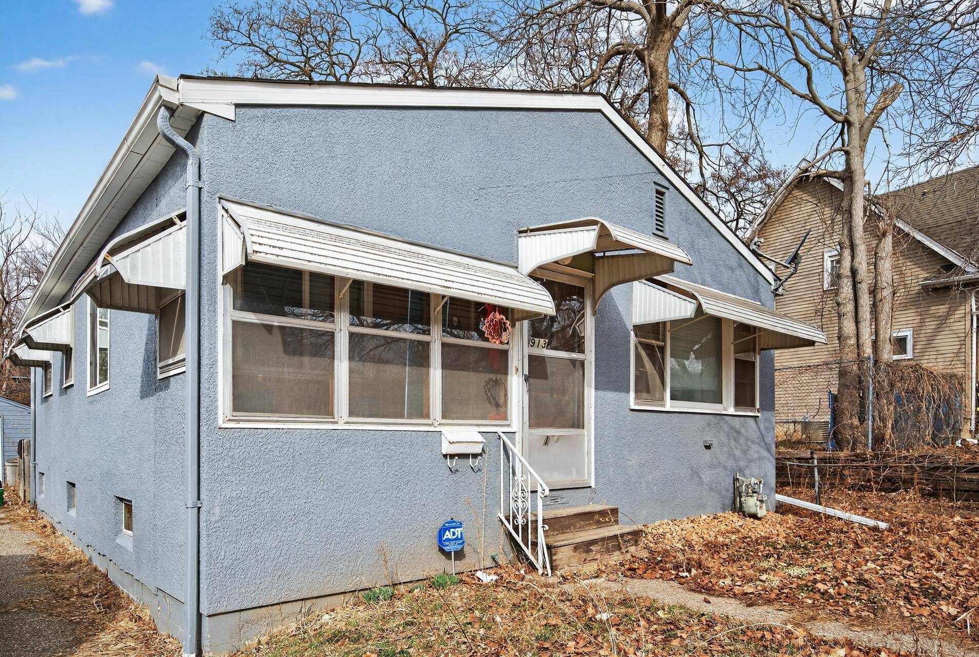 913 Russell ST, Saint Paul, MN 55106