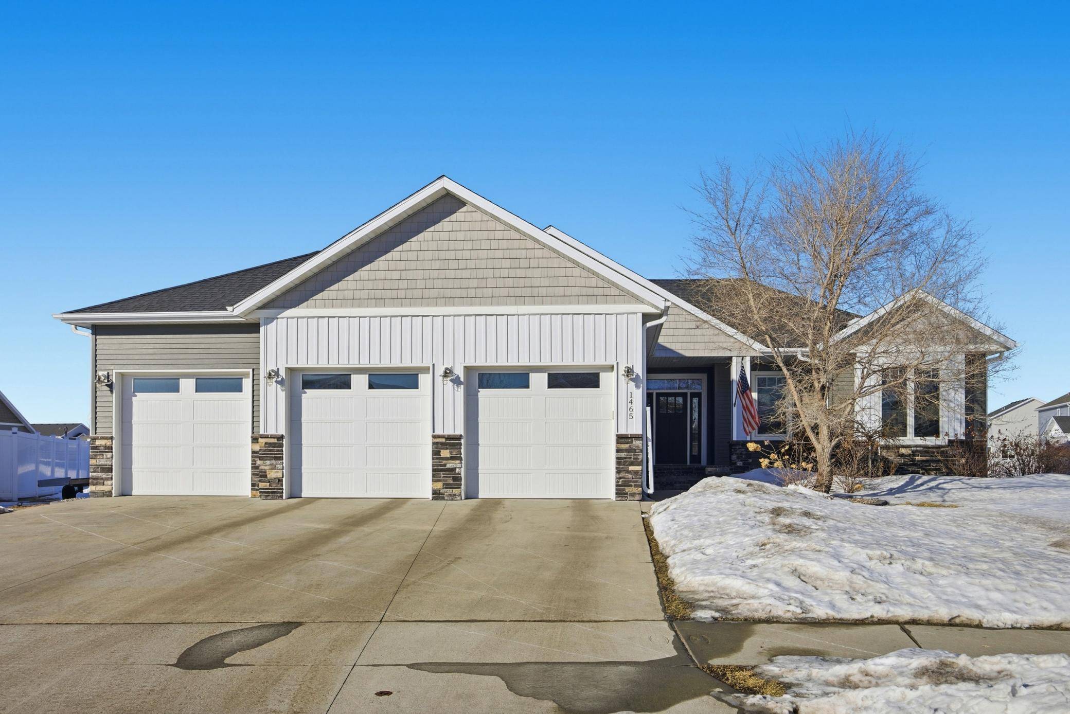 1465 Shawnas PL S, Fargo, ND 58104