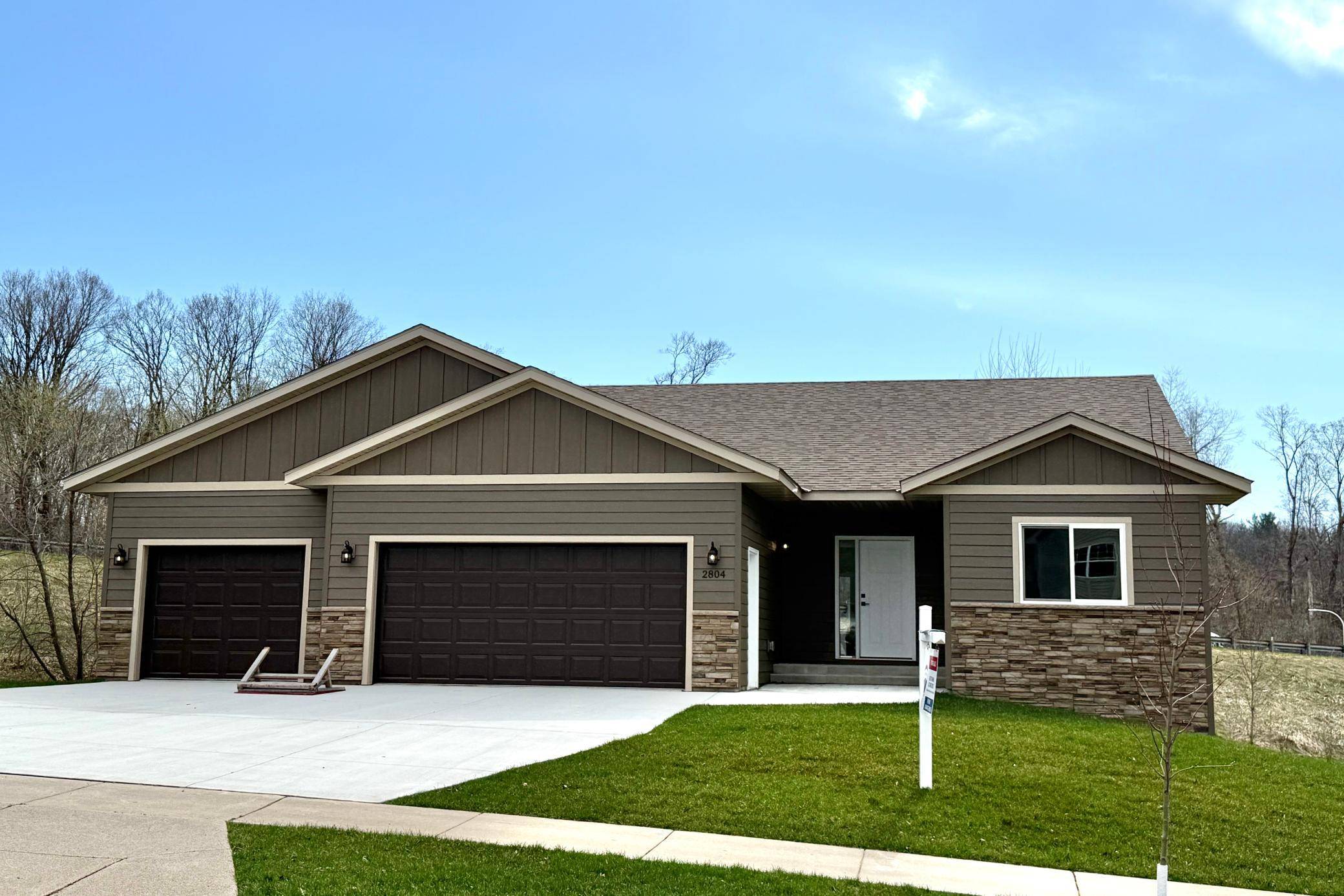 2804 Oak Lawn DR, Northfield, MN 55057