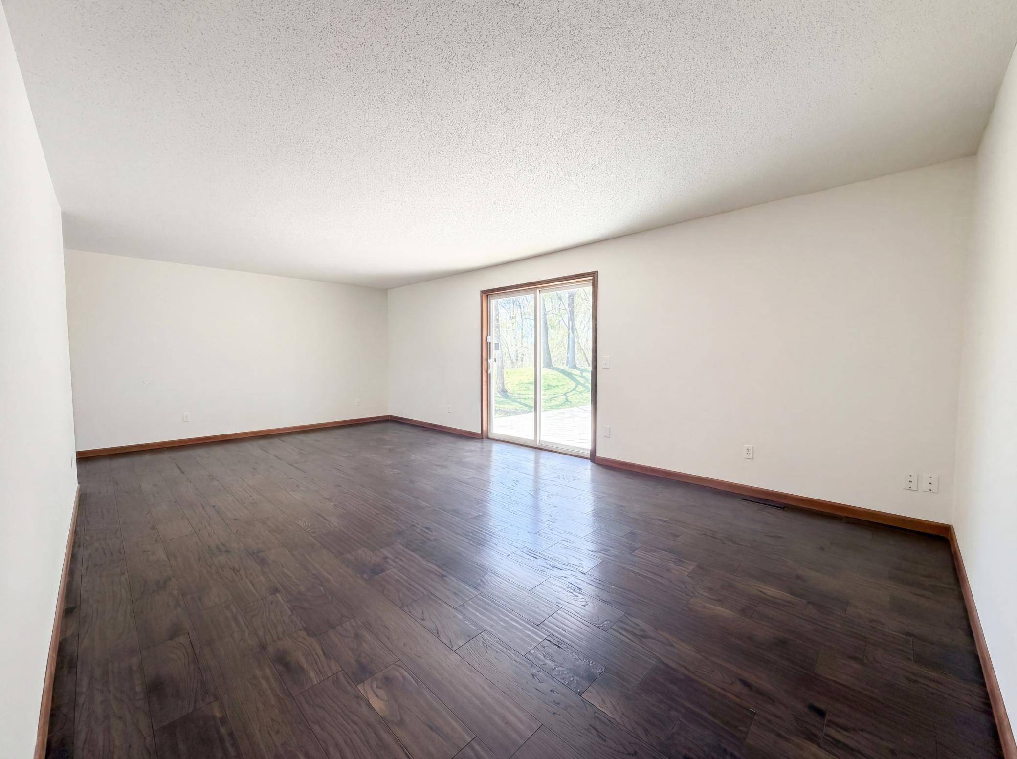 18817 Kenwood TRL, Lakeville, MN 55044