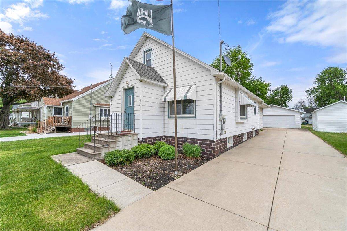 245 N Broadway, Alden, MN 56009