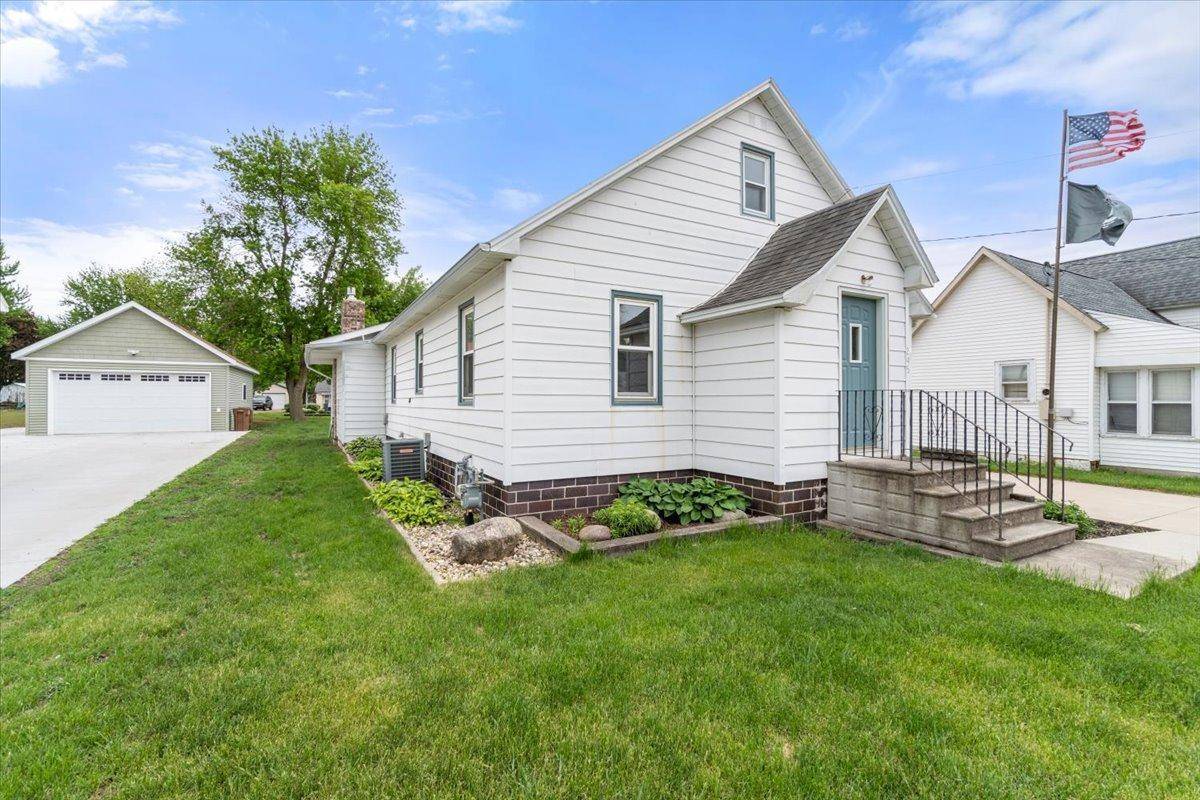 245 N Broadway, Alden, MN 56009