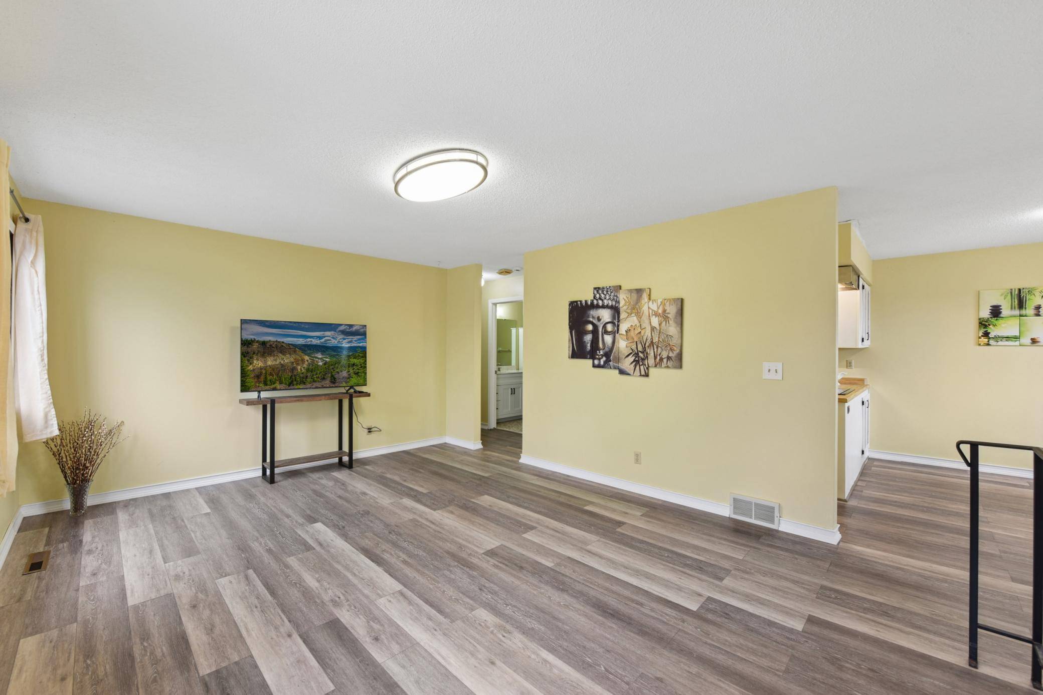 6890 Grenwich LN N, Oakdale, MN 55128