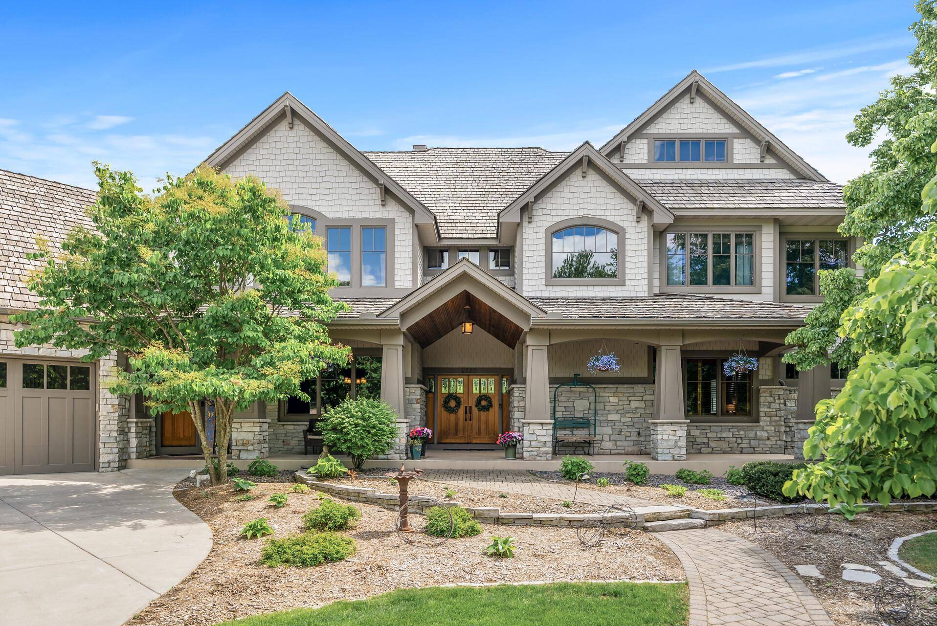 1595 River Shore DR, Hastings, MN 55033