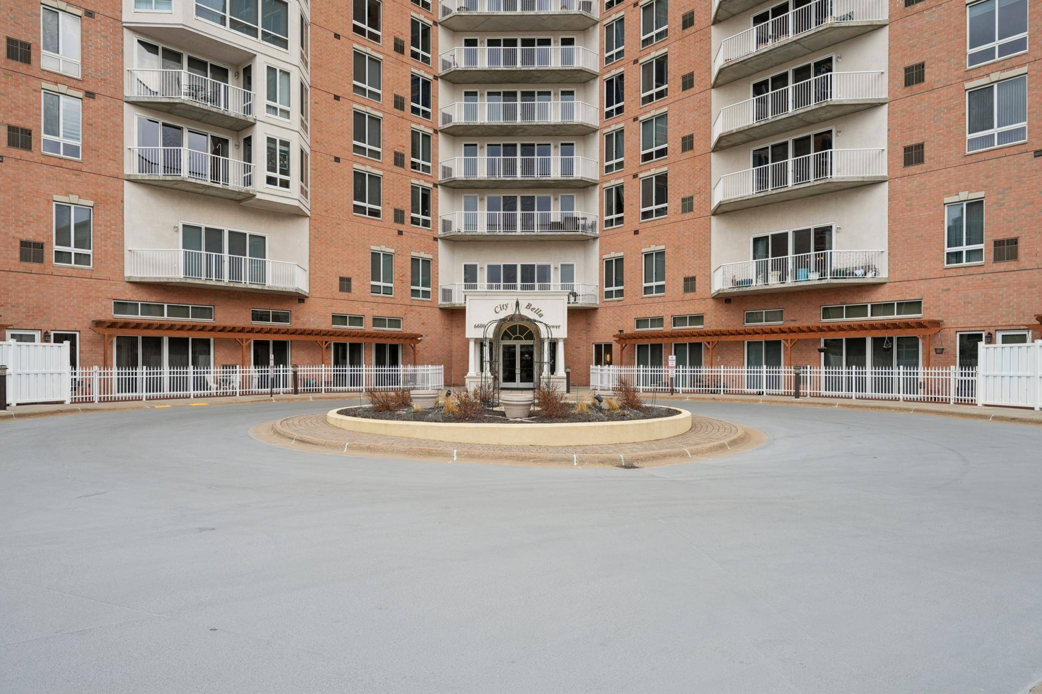 6600 Lyndale AVE S #402, Richfield, MN 55423