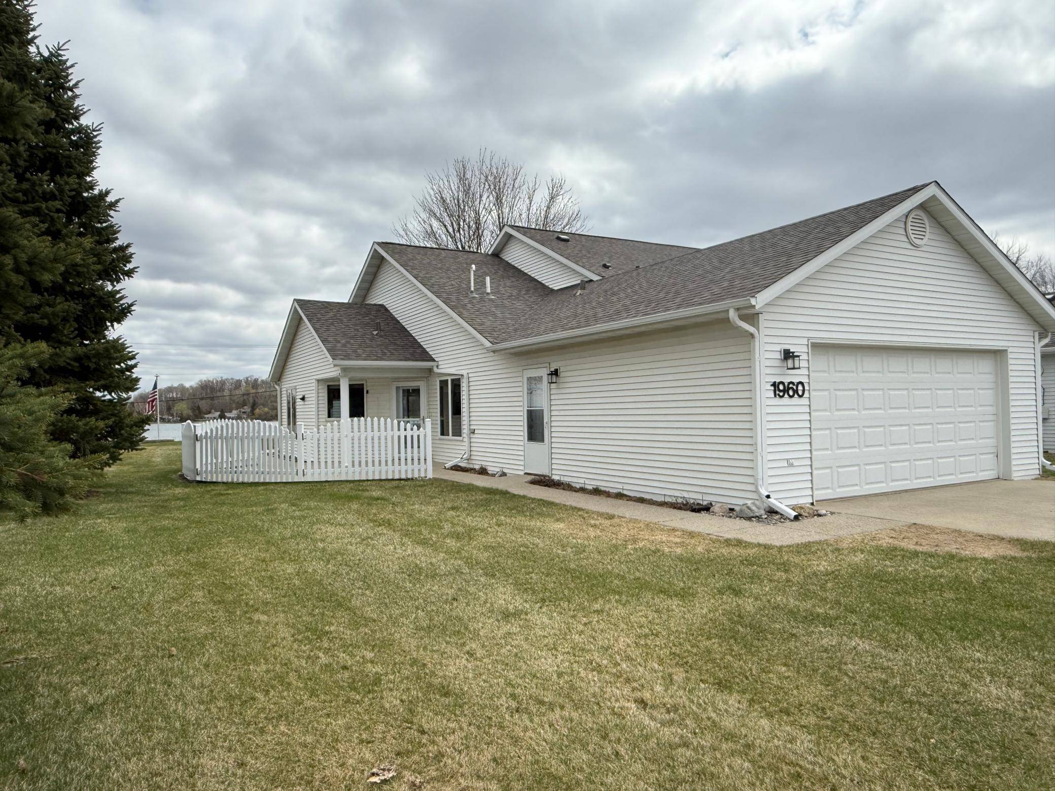 1960 Long Bridge RD, Detroit Lakes, MN 56501